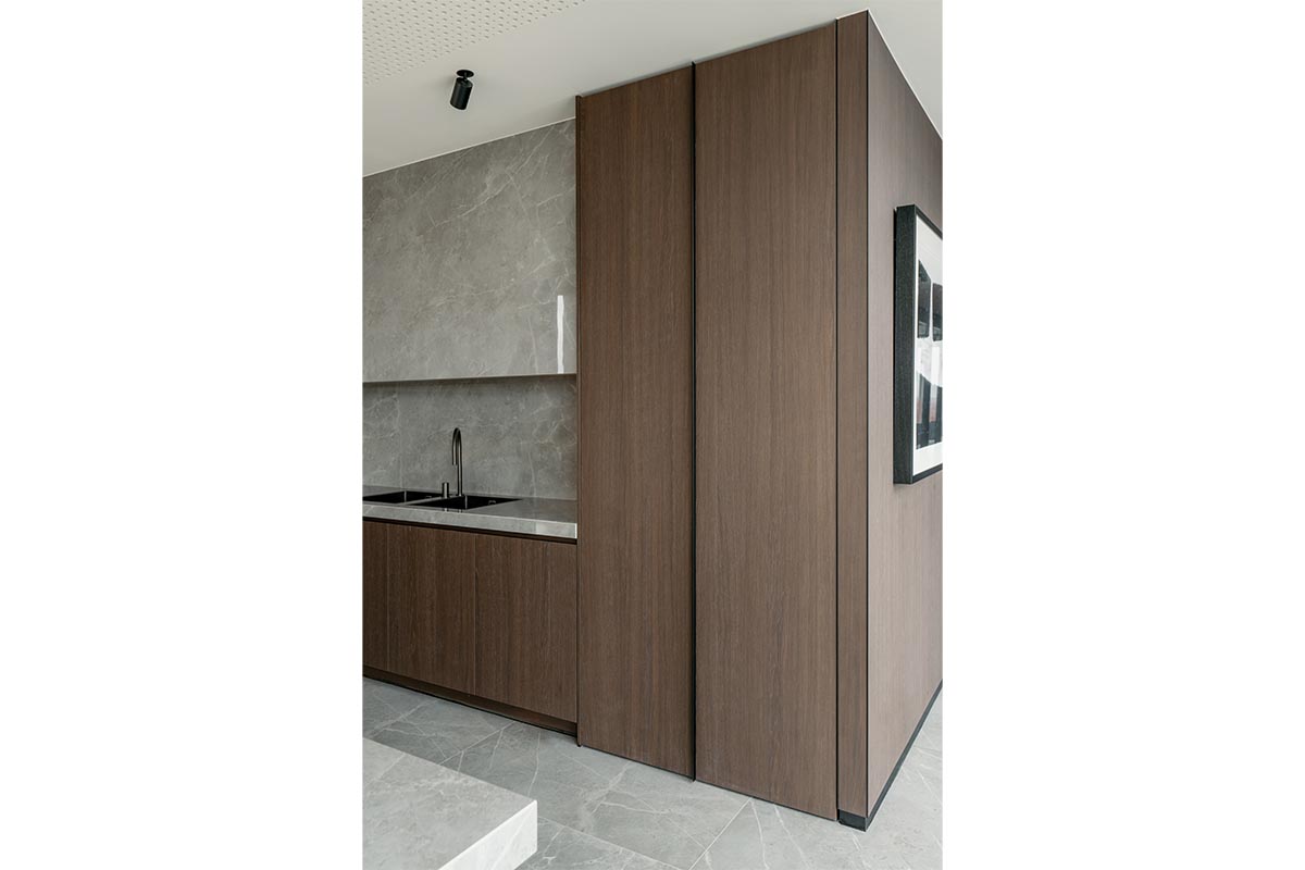 8002 UMBER BROWN 05.jpg